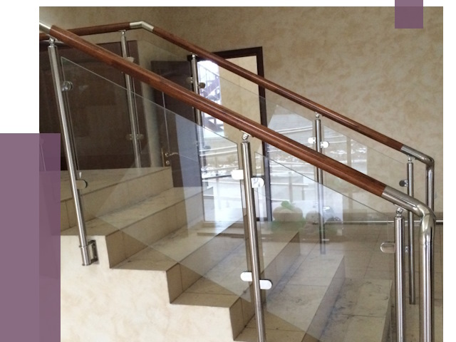 Комбинированные перила из металла и дерева в Лысьве