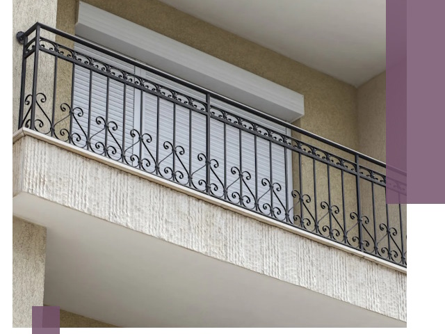 Балконные ограждения из металла и стекла в Лысьве для домов