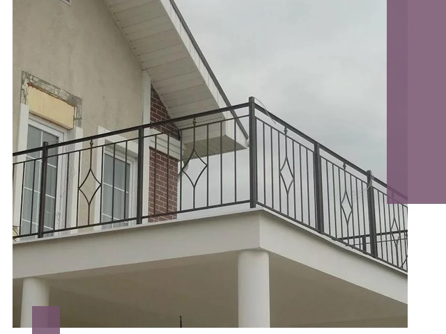 Изготовление балконных ограждений в Лысьве из металла и стекла