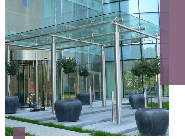 Навесы из стекла на заказ в Лысьве — монтаж и установка