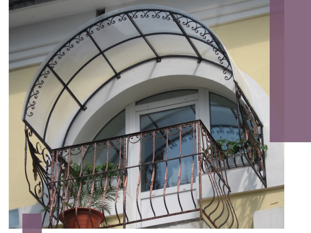 Козырьки над балконом в Лысьве — изготовление и монтаж